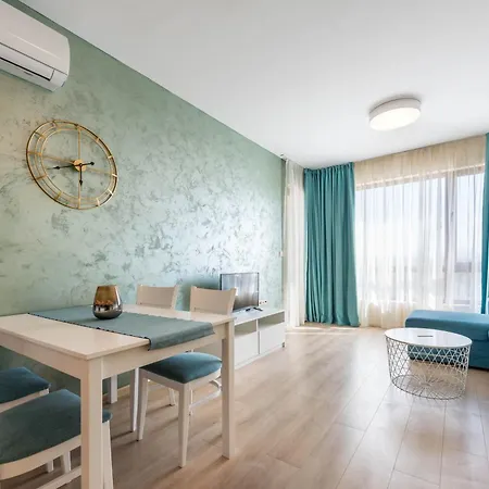 Blue Horizon Apartment *