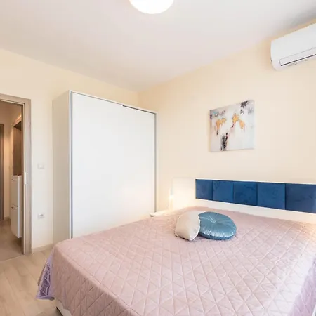 Blue Horizon By Linas Apartment *