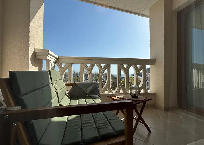 Blue Horizon Apartment *