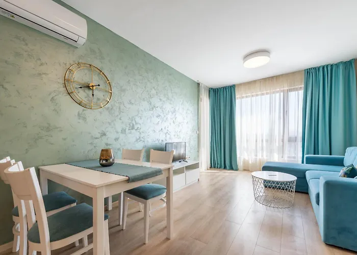 Blue Horizon Apartment *