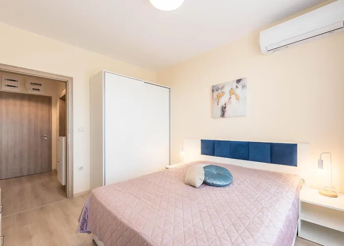 Blue Horizon Apartment *